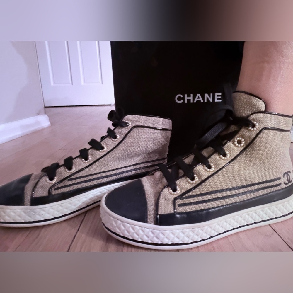 CHANEL Authentic Beige and Black High-Top Lace Up Canvas Sneakers Sz 37.5 - Picture 6 of 6